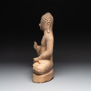 A Cambodian sandstone Buddha, pre-Angkor, 7/8th C. — photo 3
