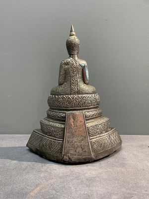 A Cambodian silver repoussé Buddha with inscription, 19th C. — photo 3