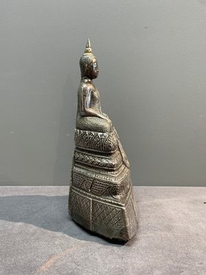A Cambodian silver repoussé Buddha with inscription, 19th C. — photo 4