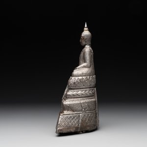 A Cambodian silver repoussé Buddha with inscription, 19th C. — photo 2