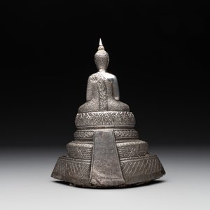 A Cambodian silver repoussé Buddha with inscription, 19th C. — photo 3