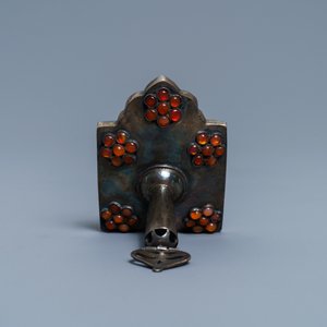 A carnelian-embellished silver-mounted turquoise seal stamp of Mozaffar Al-Din Shah Qajar (1896-1907), Iran, dated 1896 — 照片 4