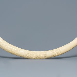 A carved African ivory tusk with ornamental design, Congo, 1st half 20th C. — photo 1