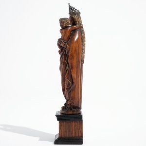 A carved and partial gilt boxwood Madonna with child on rosewood base, 16/17th C. — photo 4