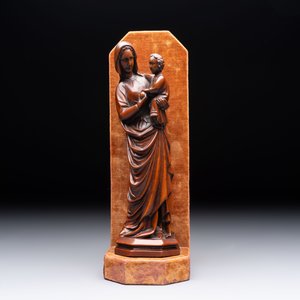 A carved boxwood sculpture of Madonna and Child, France or Italy, 19th C. — 照片 2