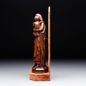 A carved boxwood sculpture of Madonna and Child, France or Italy, 19th C. — 照片 3