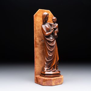 A carved boxwood sculpture of Madonna and Child, France or Italy, 19th C. — 照片 6