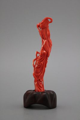 A carved Chinese red coral figure of a Guanyin, 19/20th C.