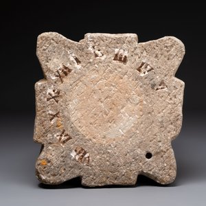A carved figurative sandstone capital, France or Spain, possibly 14th C. — foto 6