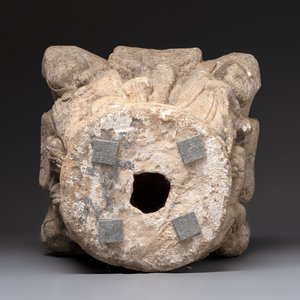 A carved figurative sandstone capital, France or Spain, possibly 14th C. — foto 7