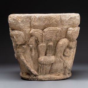 A carved figurative sandstone capital, France or Spain, probably 14th C. — photo 2