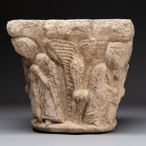 A carved figurative sandstone capital, France or Spain, probably 14th C. — photo 4