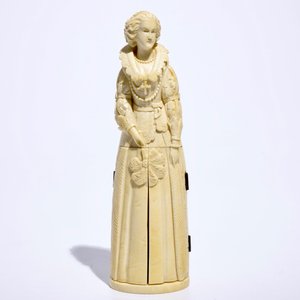 A carved ivory figure of Mary Stuart with a hidden triptych, Dieppe, France, 19th C. — photo 2