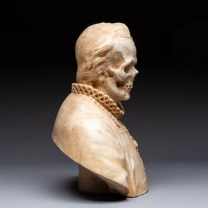 A carved marble 'Vanitas' or 'Memento Mori' bust, Italy, 18/19th C. — foto 6