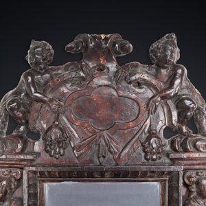 A carved oak mirror with cherubs and caryatids, the Low Countries, 17th C. — 照片 2