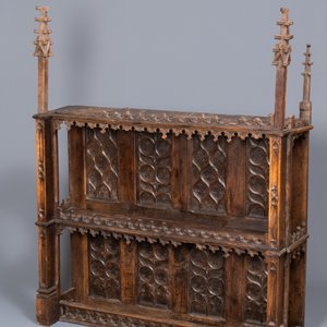 A carved oak shelf with pinnacles and stylised flowers and carved panels, 15th C. and later — photo 2