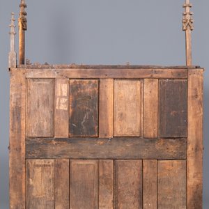 A carved oak shelf with pinnacles and stylised flowers and carved panels, 15th C. and later — photo 4