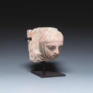 A carved stone corbel fragment of a female saint's head with traces of polychromy, The Netherlands, 15th C. — 照片 1