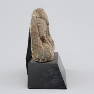 A carved stone figure of Ganesha, possibly Khmer, 12th C. — foto 3