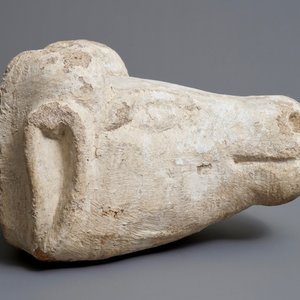 A carved stone fountain head in the shape of a buffalo, 17/18th C. — 照片 3