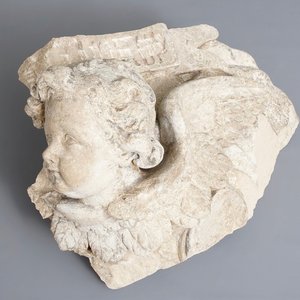 A carved stone wall fragment of a cherub's head with wing, 17/18th C. — 照片 1