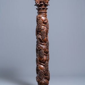 A carved walnut Ionic column with grapevines, 17th C. — 照片 3