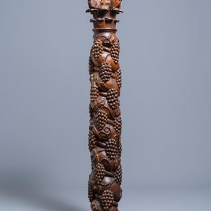 A carved walnut Ionic column with grapevines, 17th C. — 照片 5