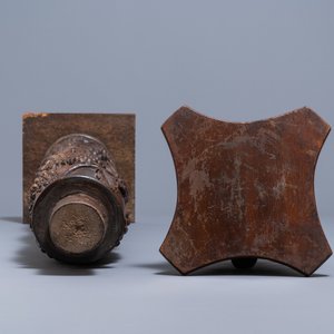 A carved walnut Ionic column with grapevines, 17th C. — 照片 6