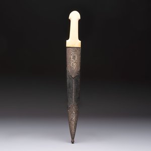 A Caucasian gilt Damascus steel 'Khinjal' with a whale bone hilt and a leather and damascened steel scabbard, 19th C. — photo 1