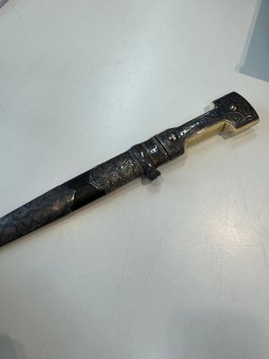 A Caucasian walrus bone-hilted kindjal with niello silver mounts, 19th C. — 照片 1