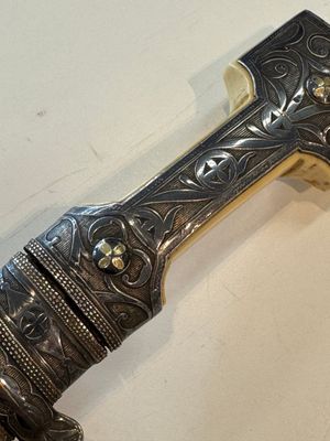 A Caucasian walrus bone-hilted kindjal with niello silver mounts, 19th C. — 照片 3