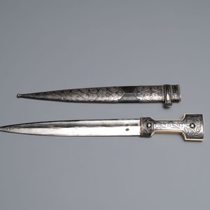 A Caucasian walrus bone-hilted kindjal with niello silver mounts, 19th C. — 照片 1