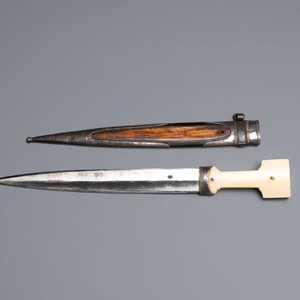 A Caucasian walrus bone-hilted kindjal with niello silver mounts, 19th C. — 照片 2