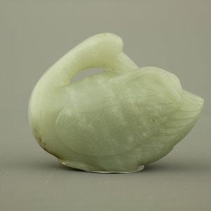 A celadon jade carving of a duck, 19/20th C. — photo 5