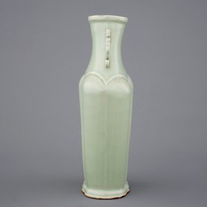 Een celadon vaas naar archaïsch voorbeeld, gemerkt Yongzheng, 19e eeuw — foto 2