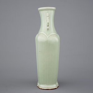 Een celadon vaas naar archaïsch voorbeeld, gemerkt Yongzheng, 19e eeuw — foto 4