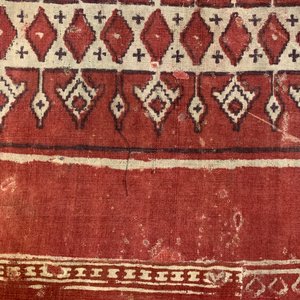 A ceremonial patola ikat sari for the Indonesian market with East India Company-stamps, Gujarat, India, 17th C. — photo 31