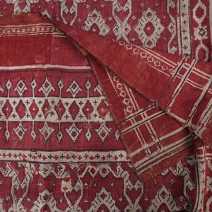 A ceremonial patola ikat sari for the Indonesian market with East India Company-stamps, Gujarat, India, 17th C. — photo 5