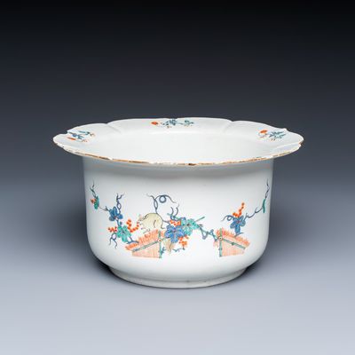 A Chantilly soft-paste porcelain Kakiemon-style 'Squirrel and Grapevine' wine cooler, France, 18th C.