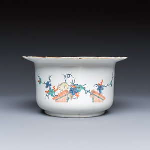 A Chantilly soft-paste porcelain Kakiemon-style 'Squirrel and Grapevine' wine cooler — photo 2