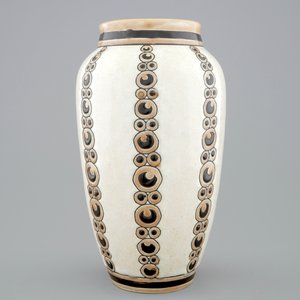 A Charles Catteau crackle glazed vase with ornamental decoration for Boch Kéramis, 1st half 20th C. — photo 4