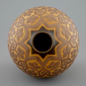 A Charles Catteau stoneware grès vase with floral design for Boch Kéramis, 1st half 20th C. — photo 5