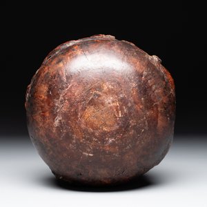 A Chinese agarwood brush washer with landscape relief design on wooden stand, 17/18th C. — foto 13