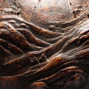 A Chinese agarwood brush washer with landscape relief design on wooden stand, 17/18th C. — foto 10