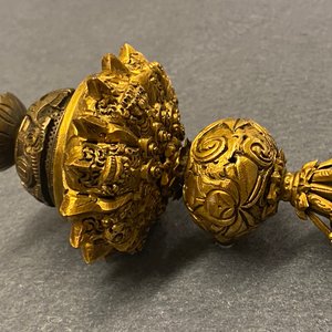 A Chinese agate and crystal-embellished gilt bronze Mandarin hat finial, 18th C. — photo 15