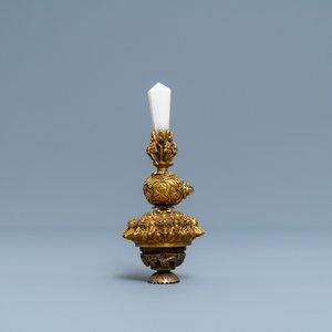 A Chinese agate and crystal-embellished gilt bronze Mandarin hat finial, 18th C. — photo 2