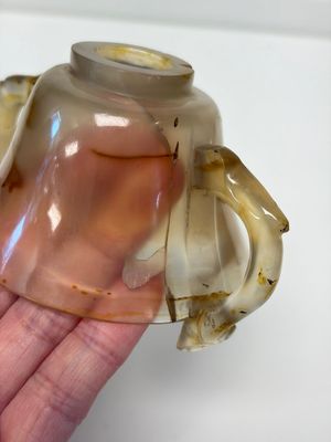 A Chinese agate cup with two lingzhi-form handles, 19th C. — photo 12