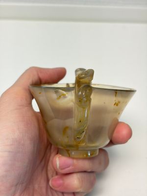 A Chinese agate cup with two lingzhi-form handles, 19th C. — photo 5