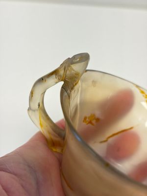 A Chinese agate cup with two lingzhi-form handles, 19th C. — photo 8
