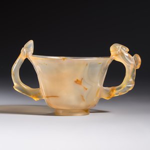 A Chinese agate cup with two lingzhi-form handles, 19th C. — photo 2
